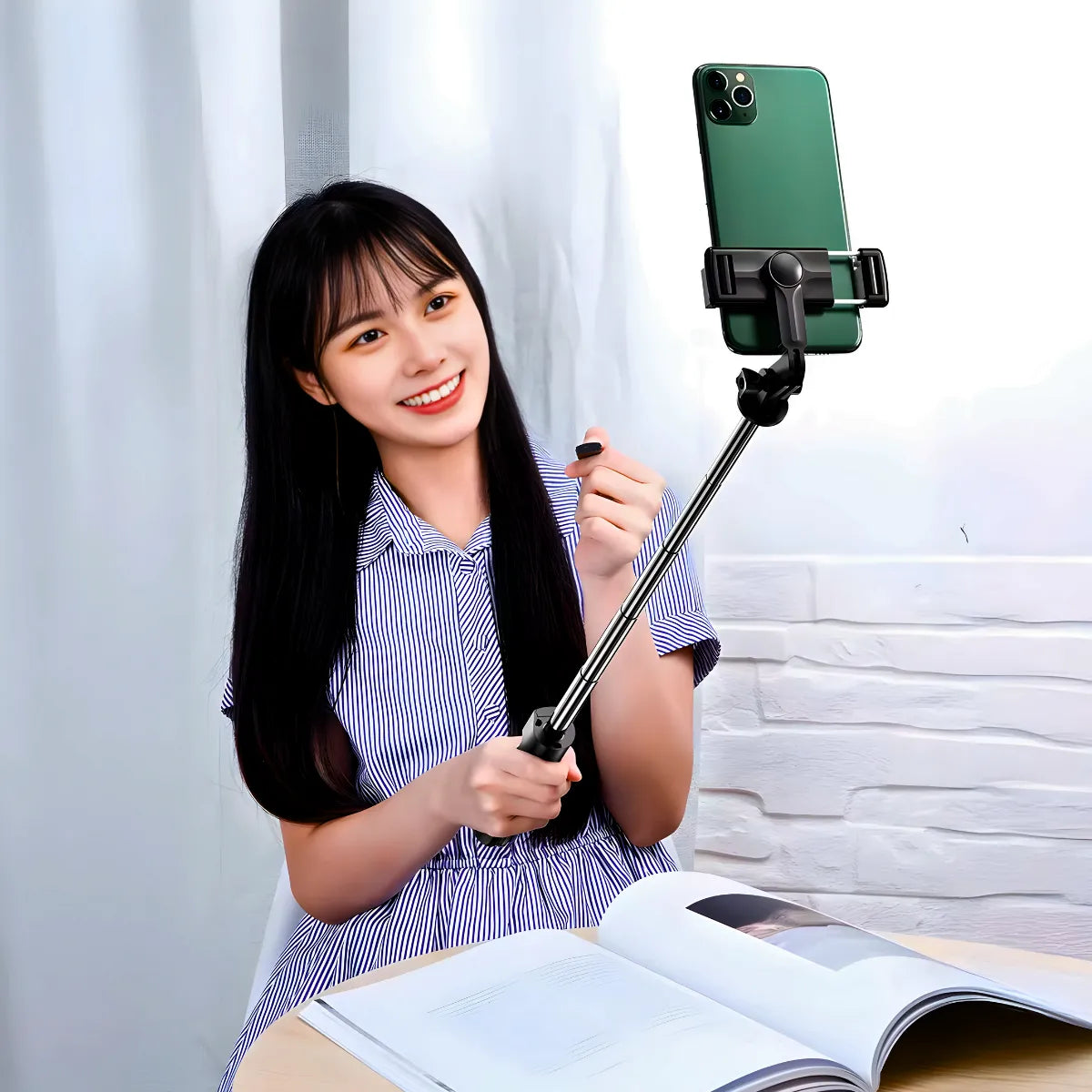 Bastão de Selfie com Tripé para Celular com Controle Dispara